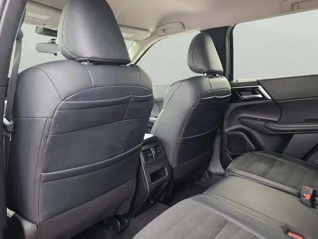 Used 2024 Black Mitsubishi SE image 9