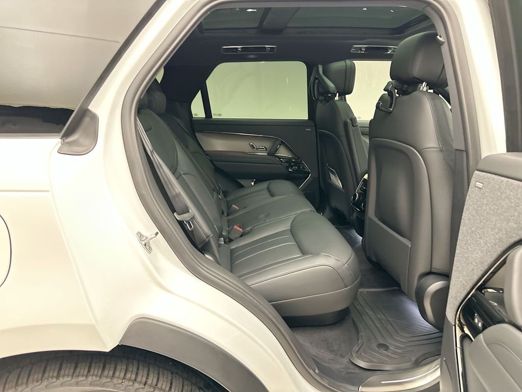 New 2027 Fuji White Land Rover SE image 7