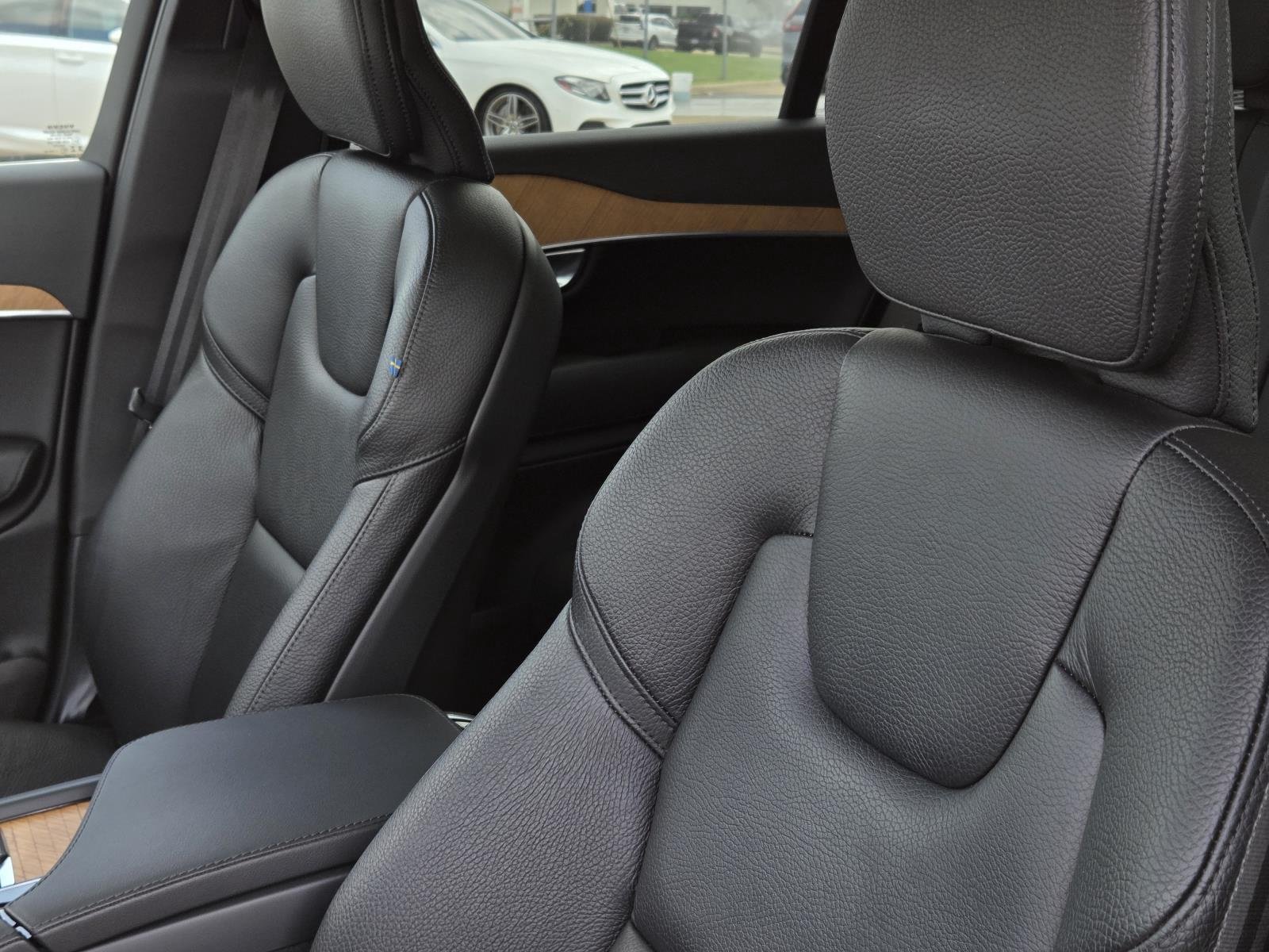 Used 2023 Bright Dusk Metallic Volvo Core image 31