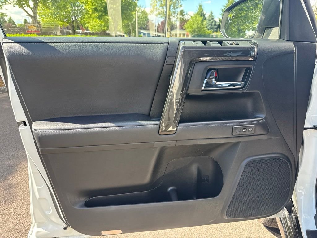 Used 2020 Blizzard Pearl Toyota Nightshade image 19