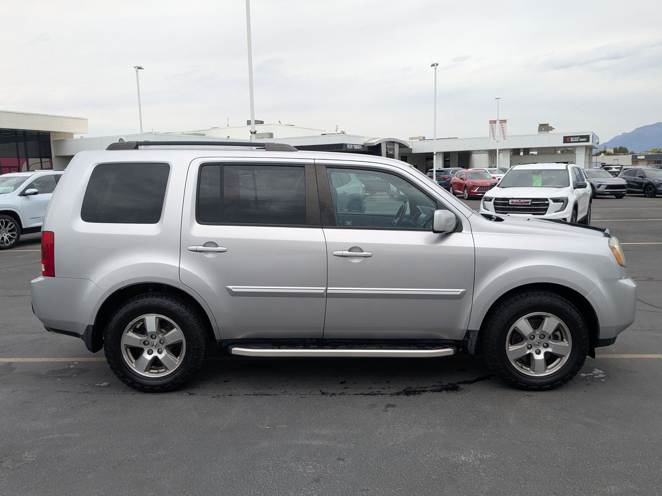 Used 2011 Honda Pilot EX-L with VIN 5FNYF4H55BB042385 for sale in Riverdale, UT