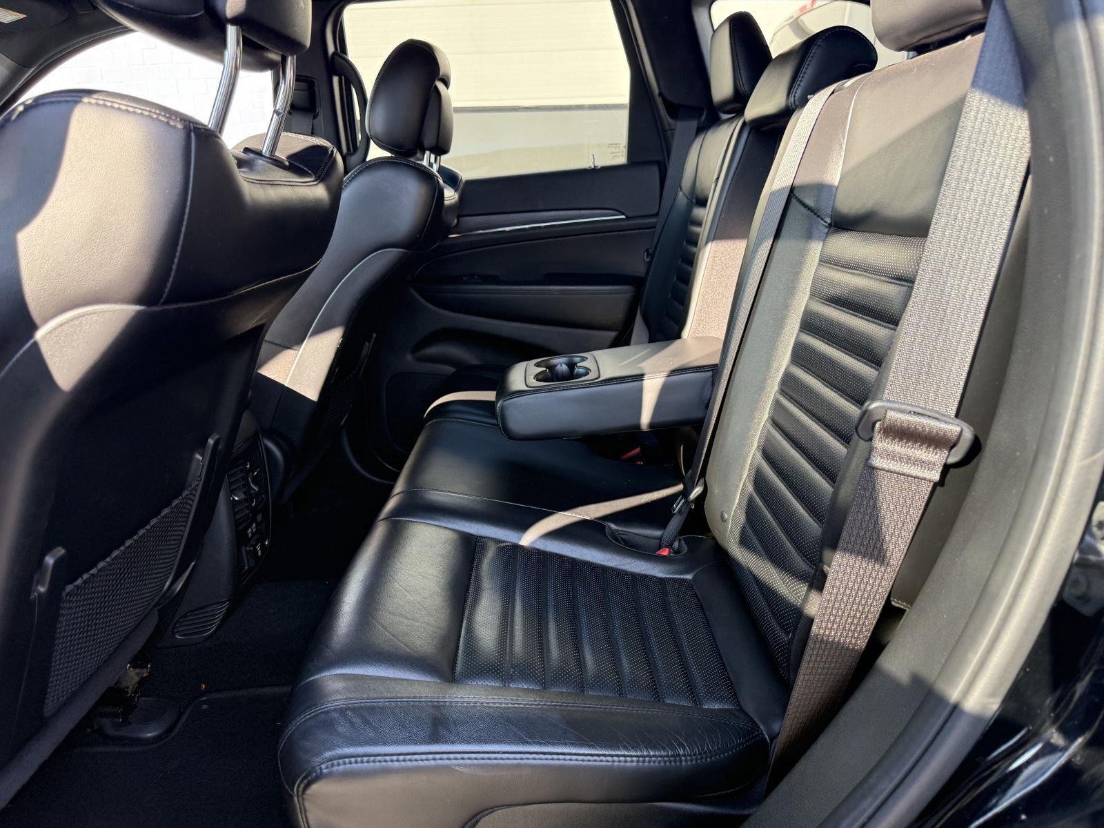 Used 2020 Diamond Black Crystal Pearlcoat Jeep Limited X image 6