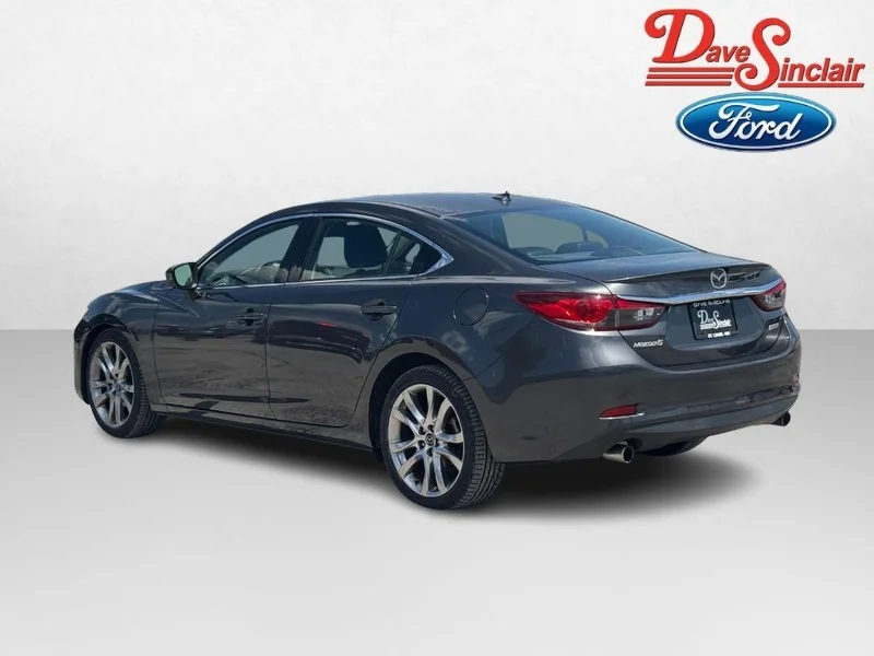 Used 2014  Mazda i Grand Touring image 9