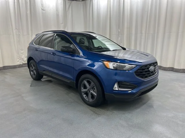 Used 2022 Blue Ford SEL image 1