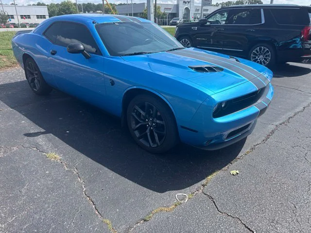 Used 2023 Blue Dodge SXT image 1
