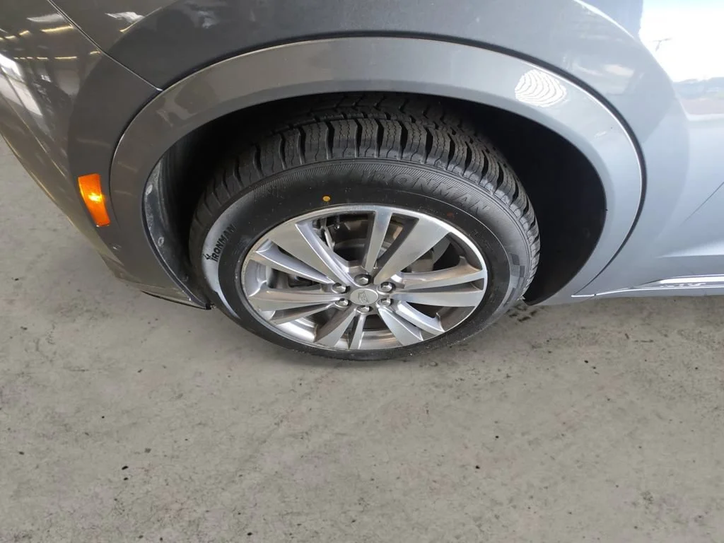Used 2021 SATIN STEEL METALLIC Cadillac Premium Luxury image 9
