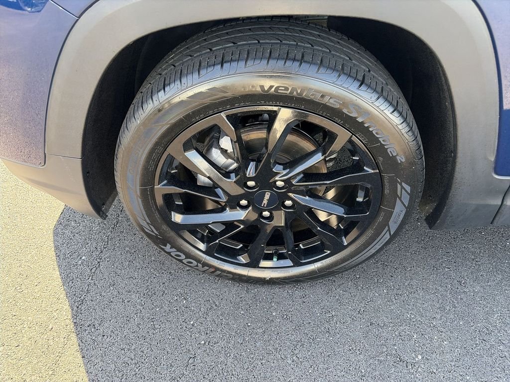 Used 2023 Blue GMC SLE image 10