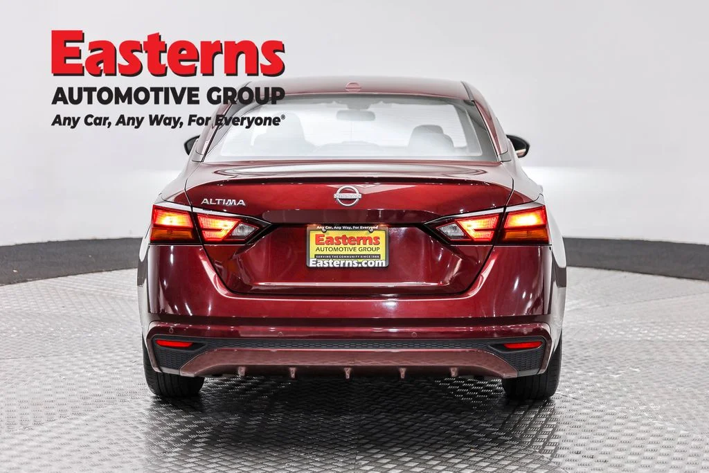Used 2025 Red Nissan 2.5 SV image 6