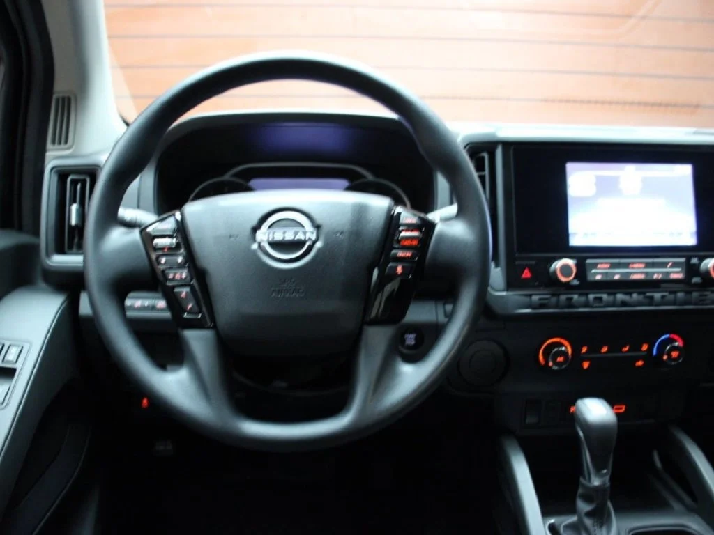 New 2027 Glacier White Nissan King Cab® S image 21