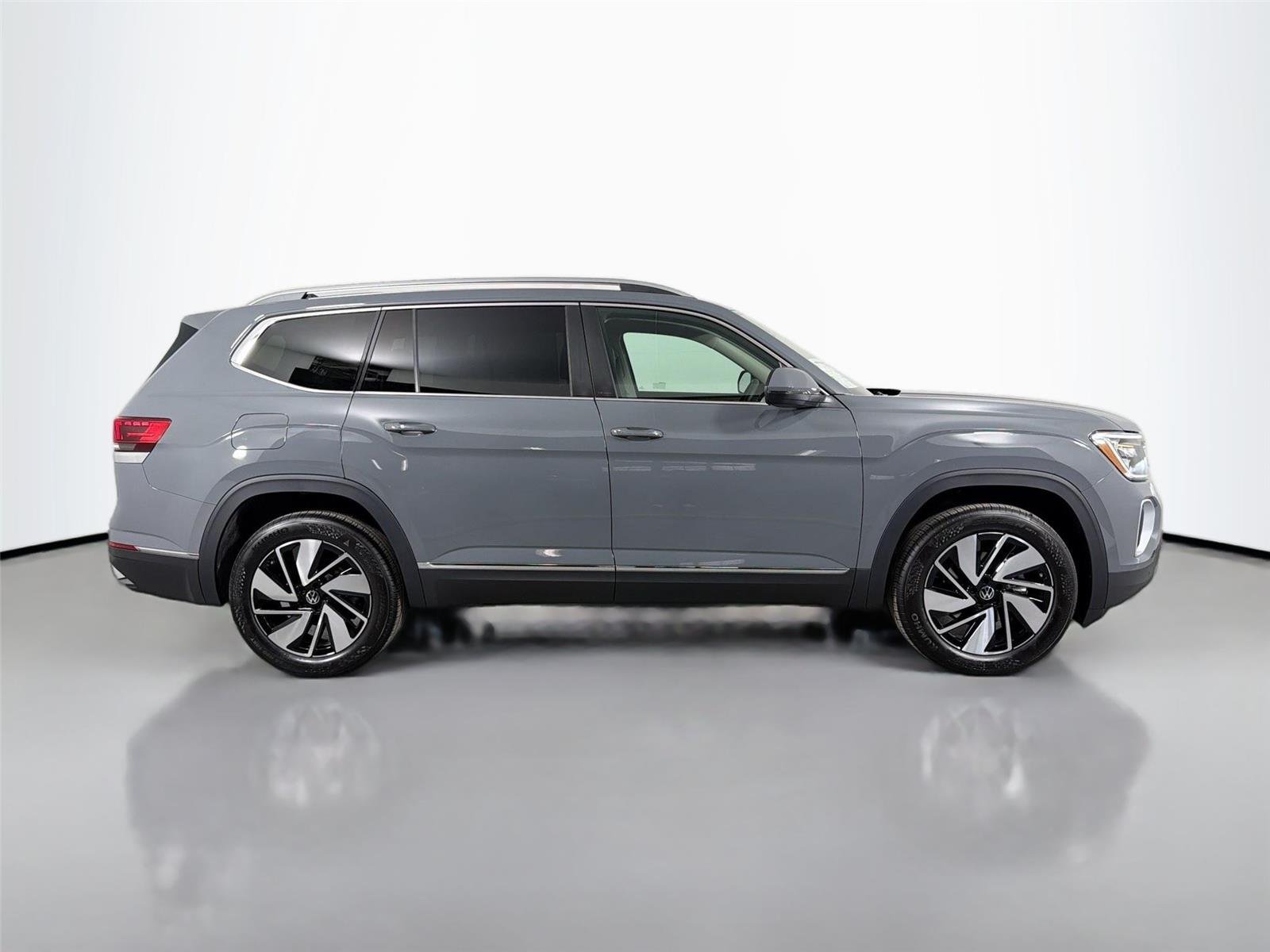 New 2026 Pure Gray Volkswagen 2.0T SEL image 4
