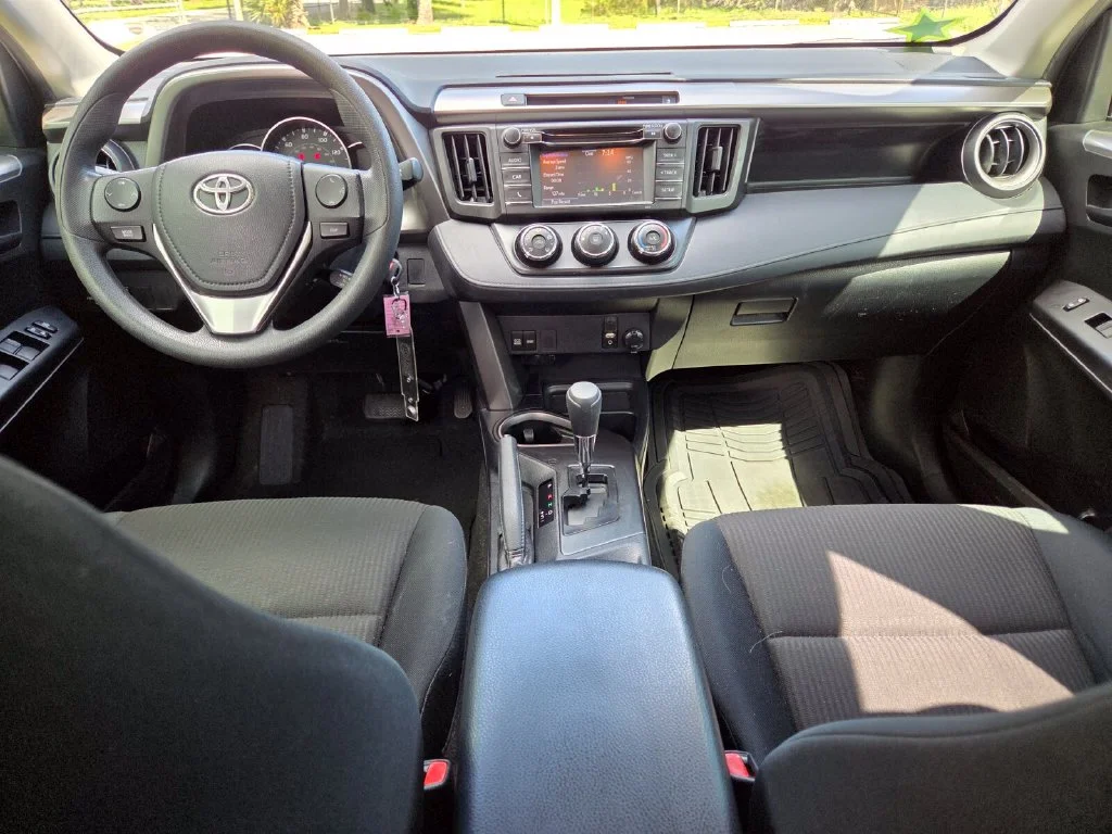 Used 2016 Gray Toyota LE image 5
