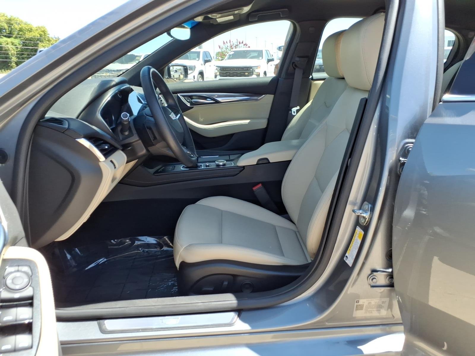 Used 2020 GRAY Cadillac Luxury image 11
