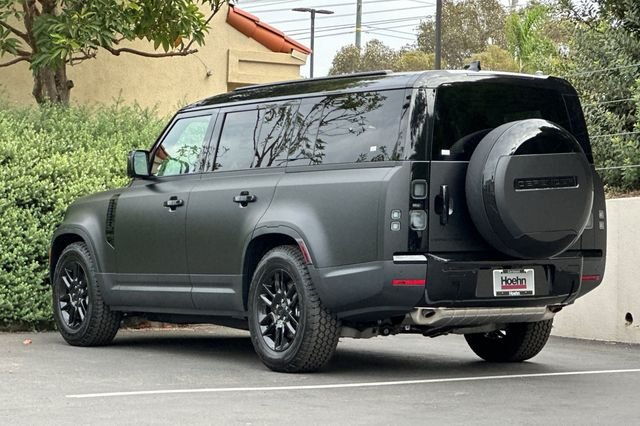 New 2026 Santorini Black Land Rover S image 3