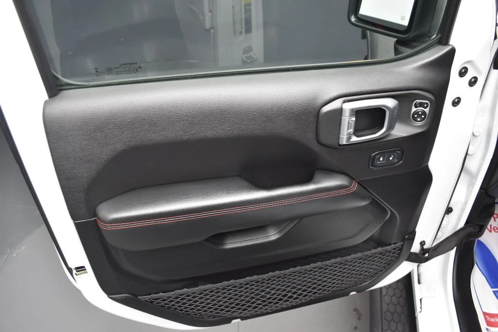 Used 2020 White Jeep Unlimited Rubicon image 19