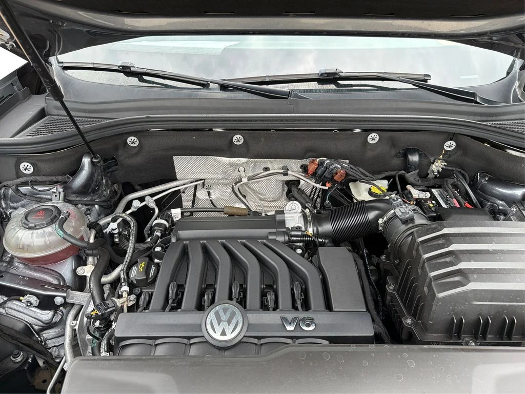 Used 2023 Platinum Gray Metallic Volkswagen 3.6L V6 SE w/Technology image 12
