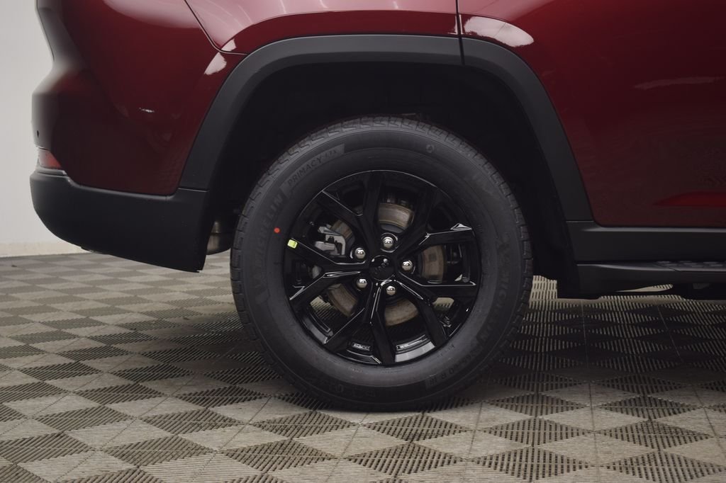 New 2026 Velvet Red Pearl-Coat Exterior Paint Jeep Altitude image 7