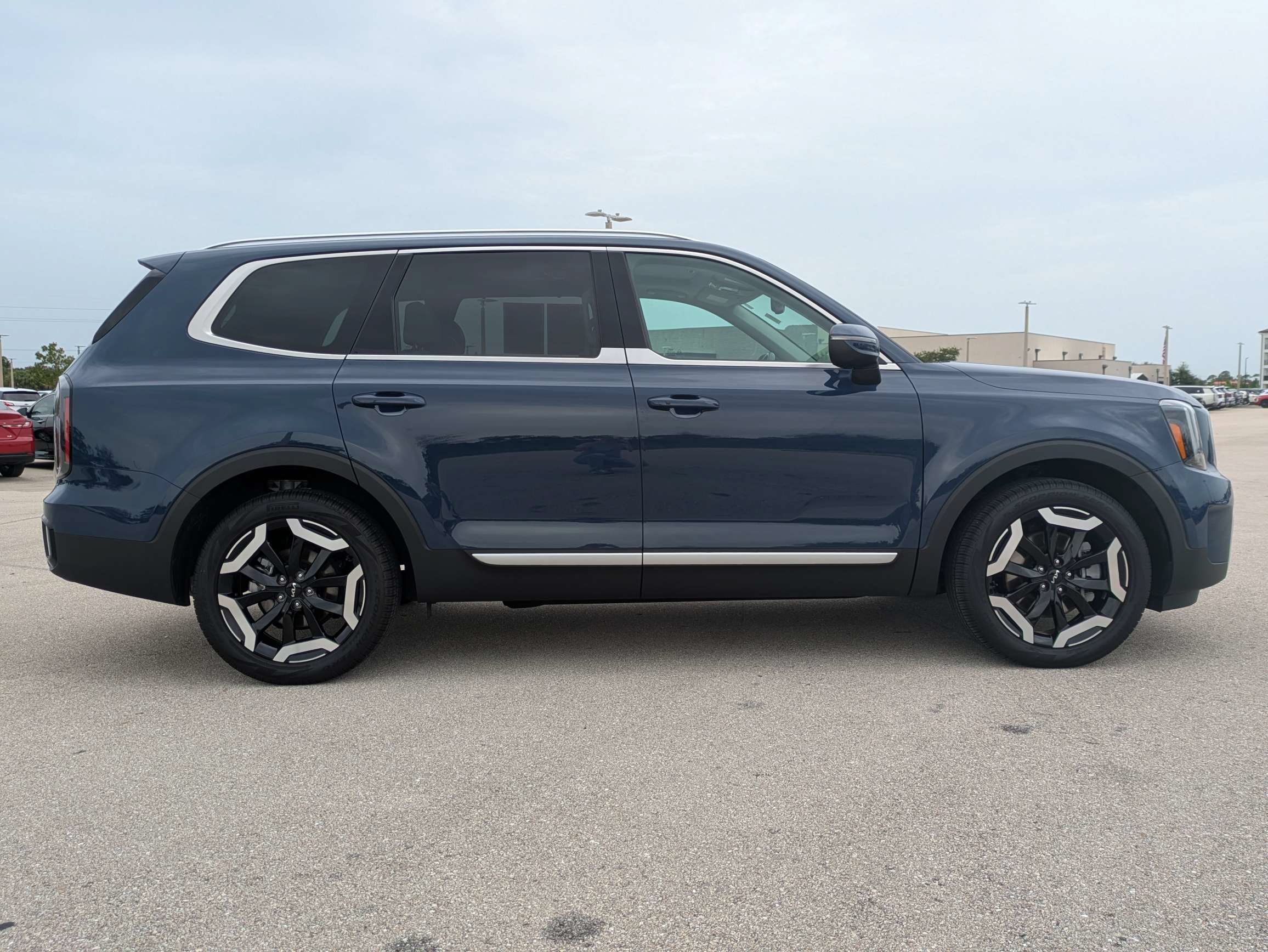 Certified Used 2025 Midnight Lake Blue Kia EX image 4