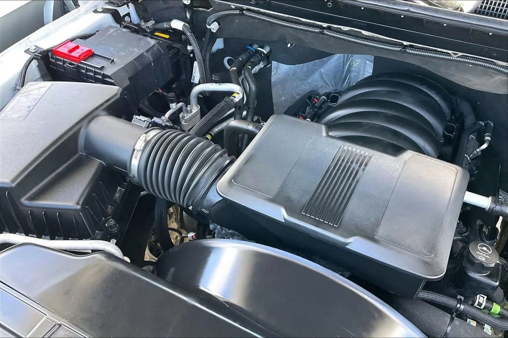 Used 2024 Summit White GMC SLE image 32