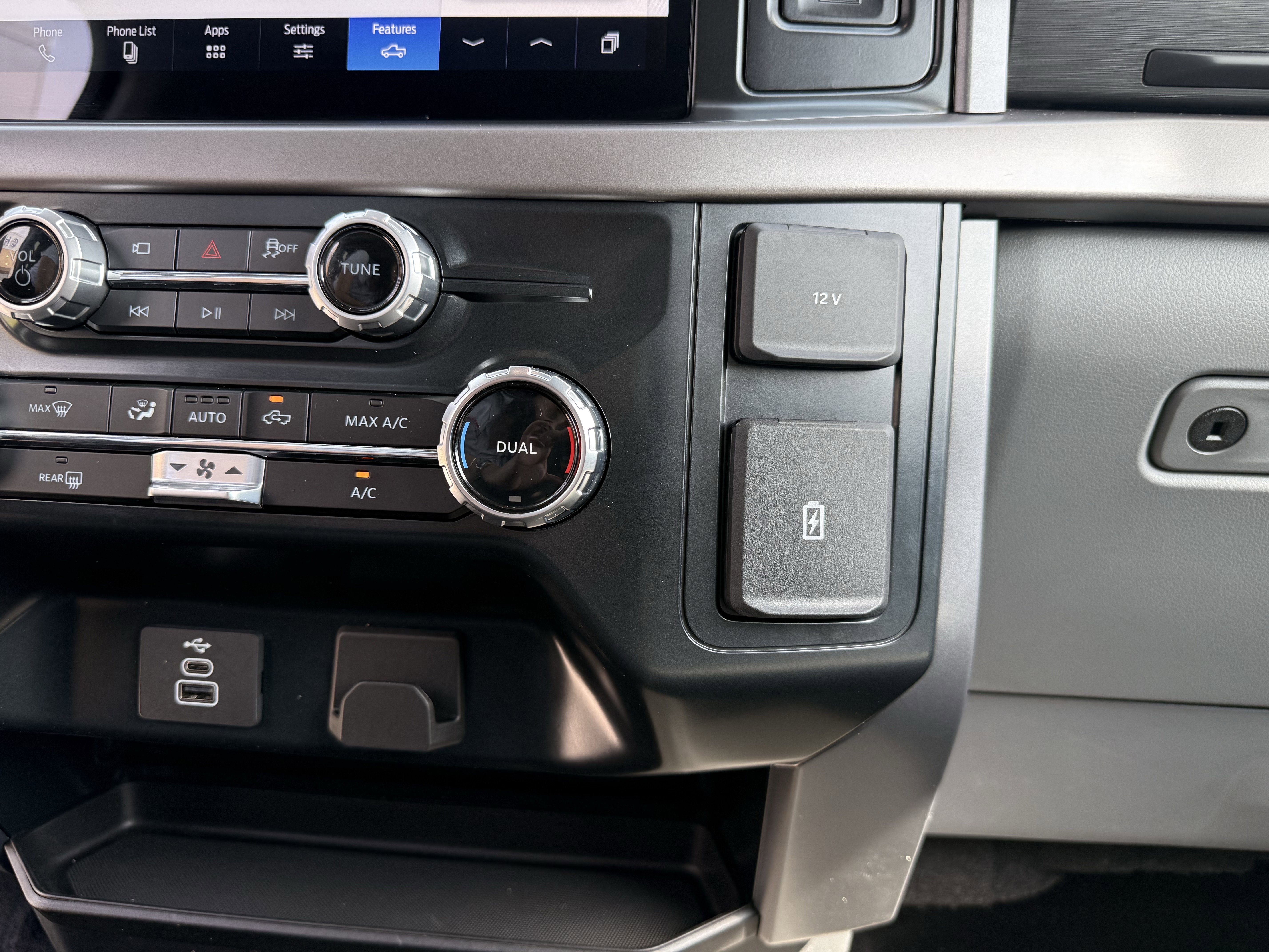 Used 2025 Silver Metallic Ford XLT image 27