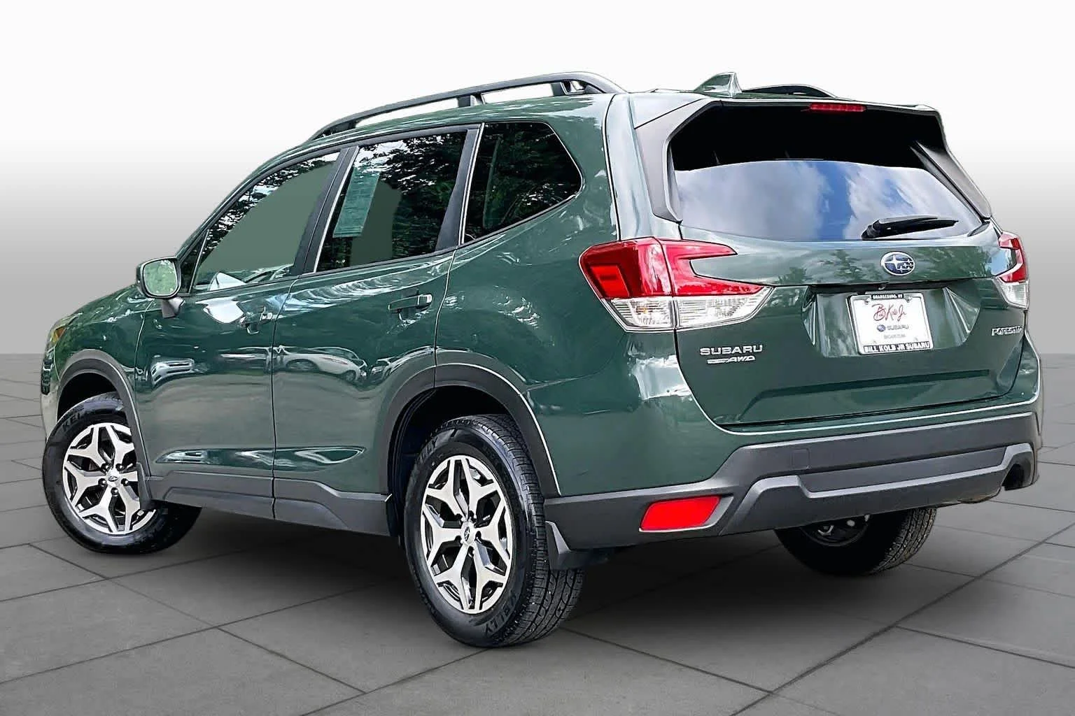 Used 2023 Cascade Green Silica Subaru Premium image 14