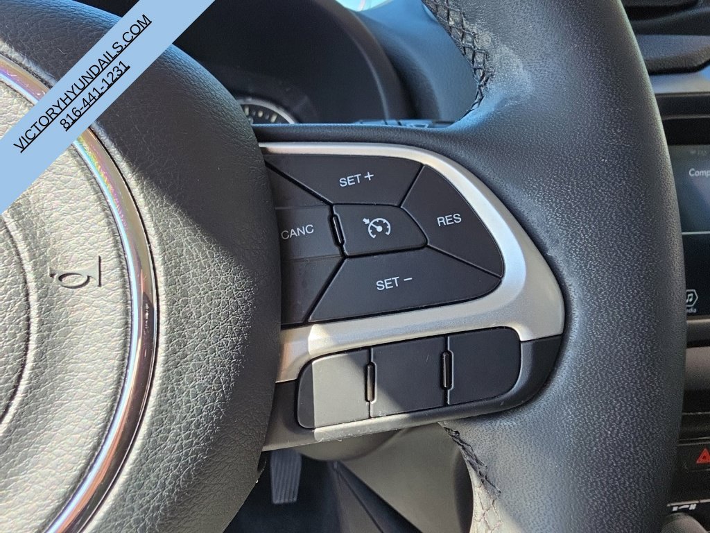 Used 2018 White Jeep Latitude image 16