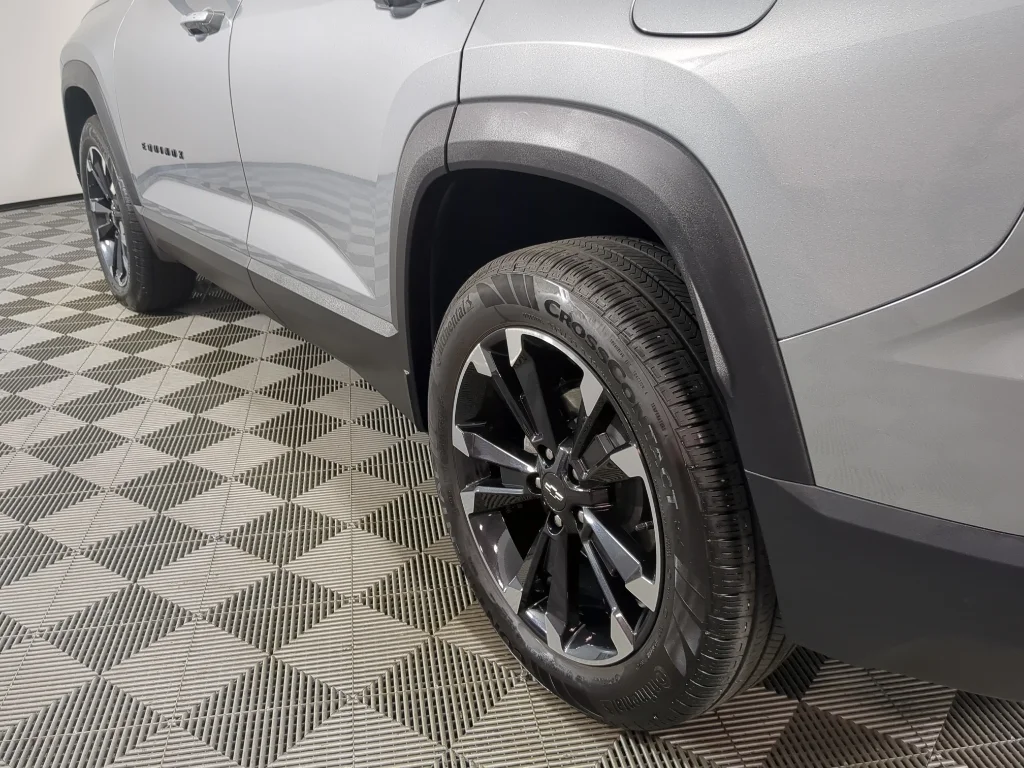 Used 2025 GRAY Chevrolet AWD RS image 4