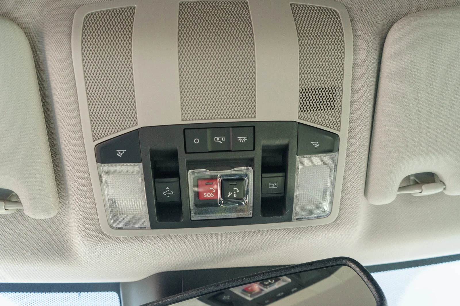 Used 2024 Alloy Silver Metallic Mitsubishi SE image 28