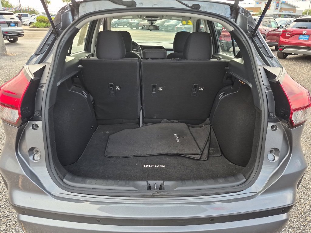 Used 2021 Gray Nissan S image 27