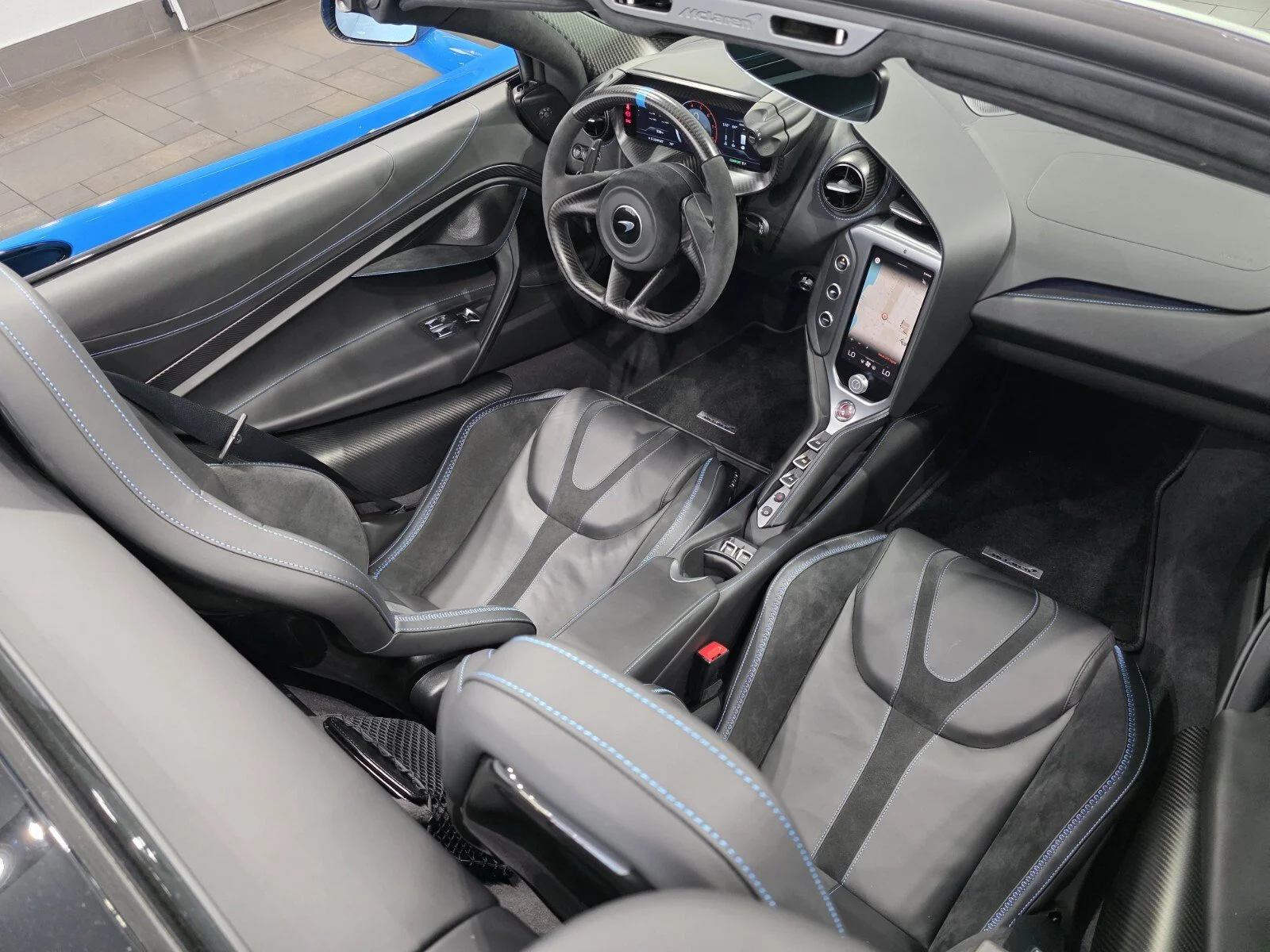Used 2024 MSO Mexico Blue McLaren Spider image 25