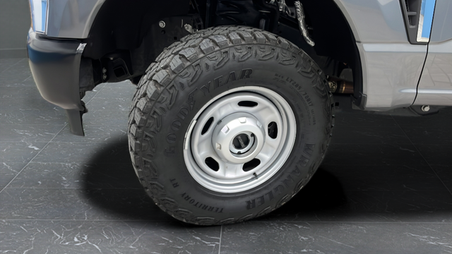 Used 2025 Carbonized Gray Metallic Ford XL image 33