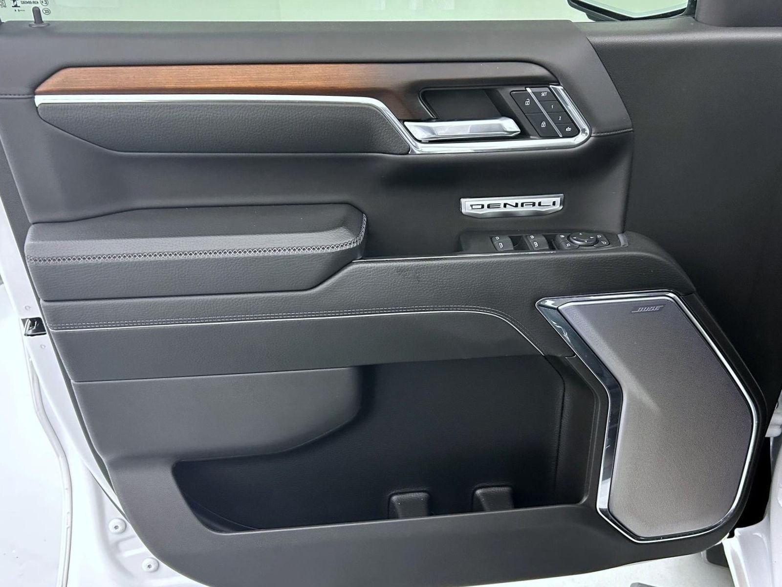Used 2024 White GMC Denali image 10