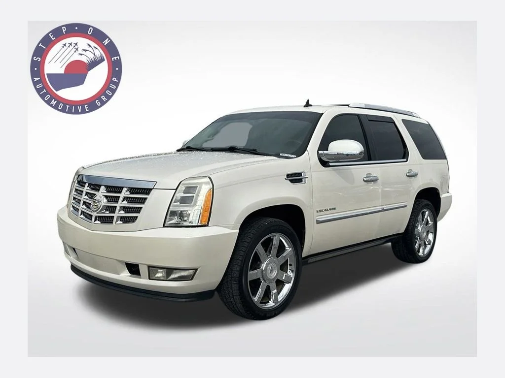 Used 2011 White Cadillac Premium image 1