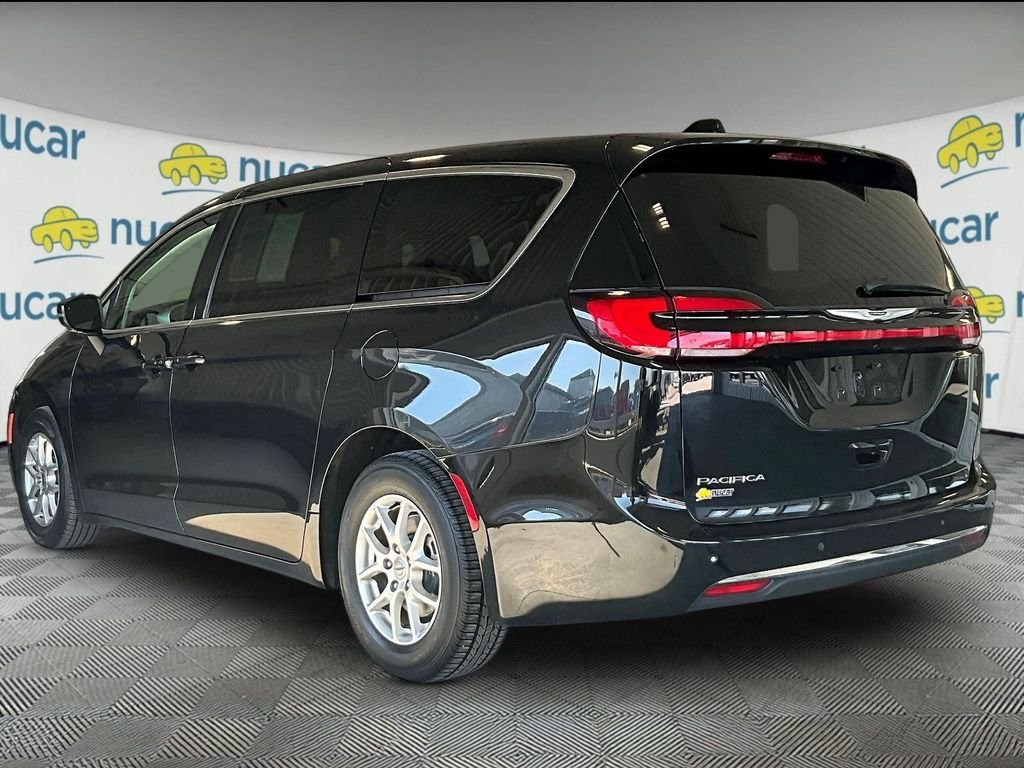 Used 2023 Black Chrysler Touring L image 4