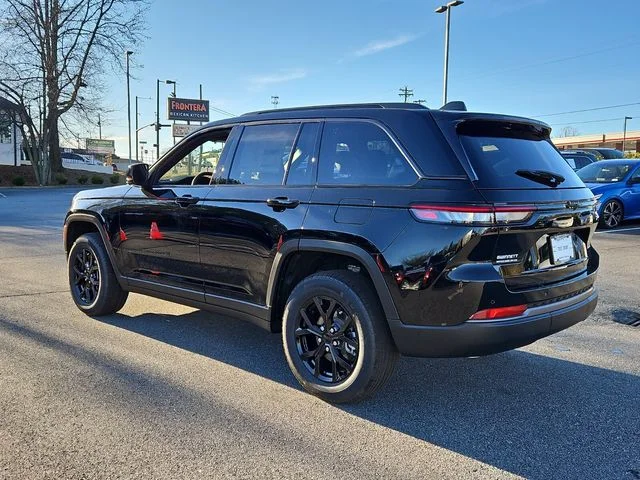 New 2026 Diamond Black Crystal Pearl-Coat Exterior Paint Jeep Altitude image 6