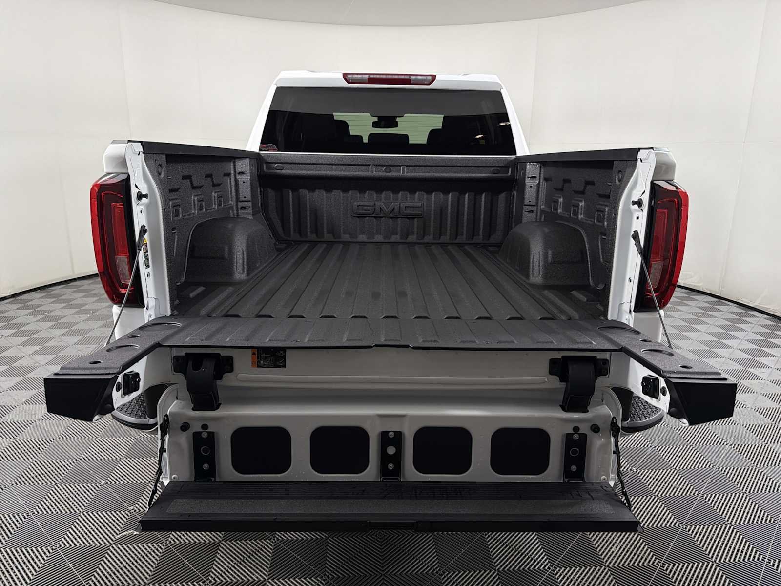 2026 GMC Sierra 1500 SLT - Photo 16