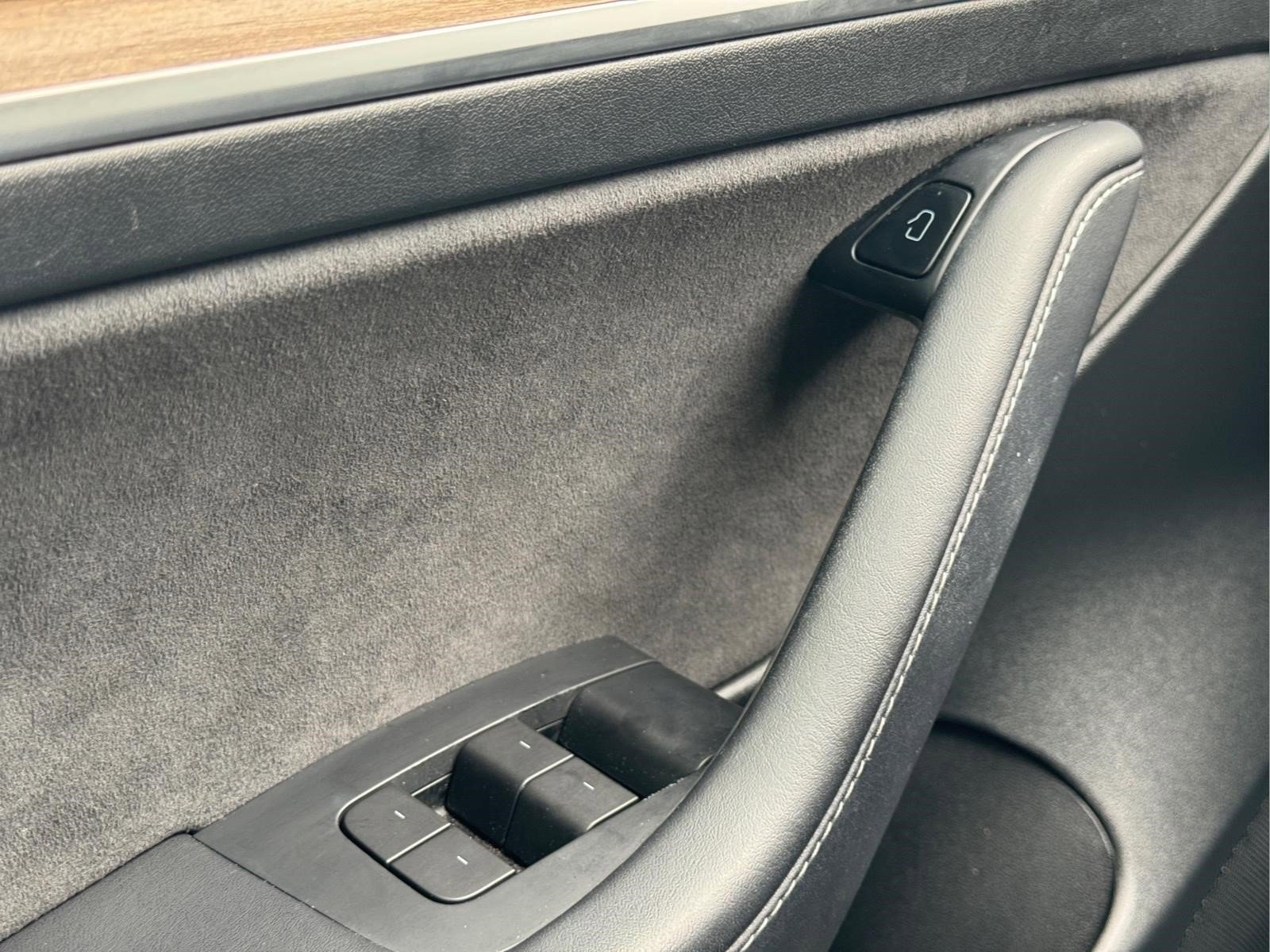 Used 2023  Tesla Base image 15