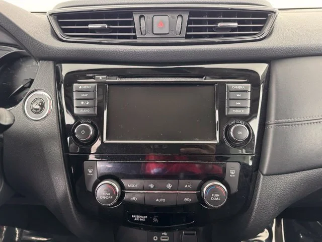 Used 2020 Blue Nissan SL image 25