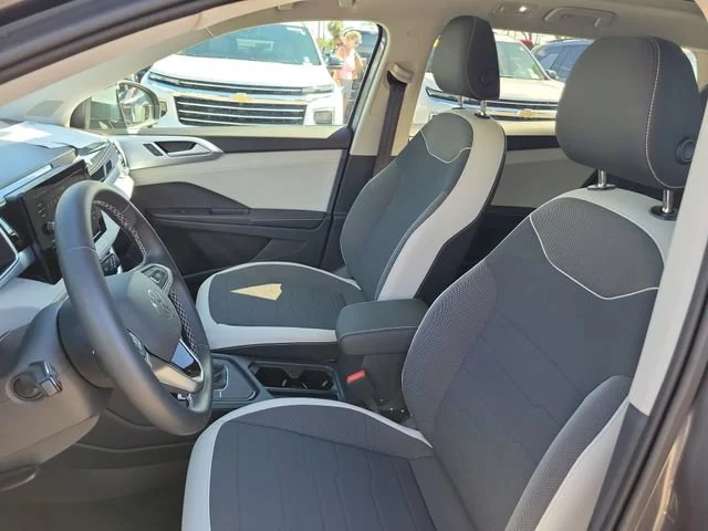 2025 Volkswagen Taos SE - Photo 22