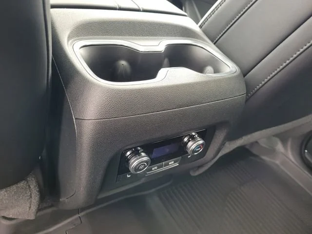 2026 GMC Acadia Denali - Photo 8