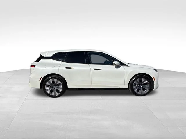 Used 2026 White BMW xDrive45 image 7