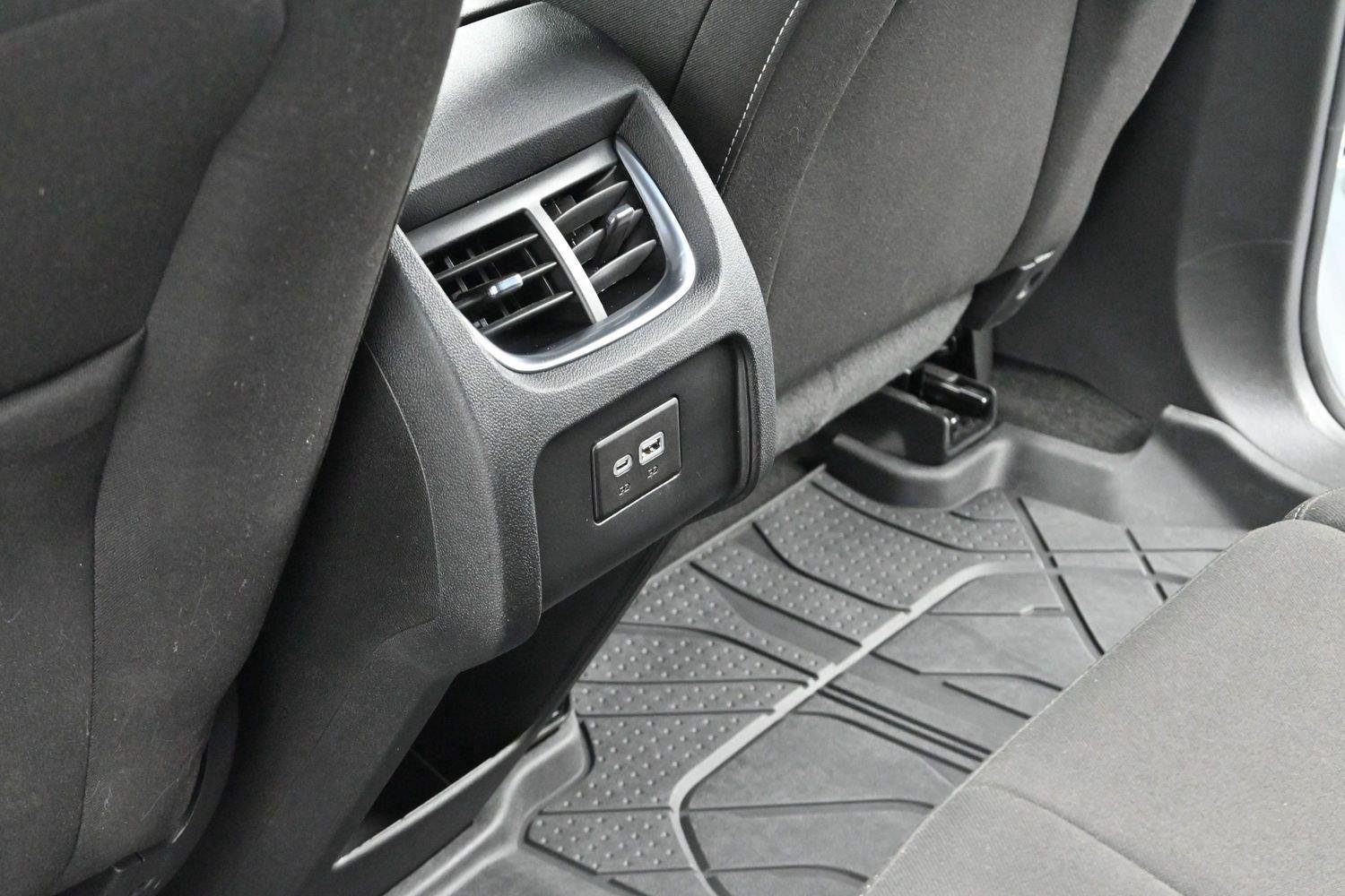 Used 2023 SUMMIT WHITE Chevrolet LT image 30