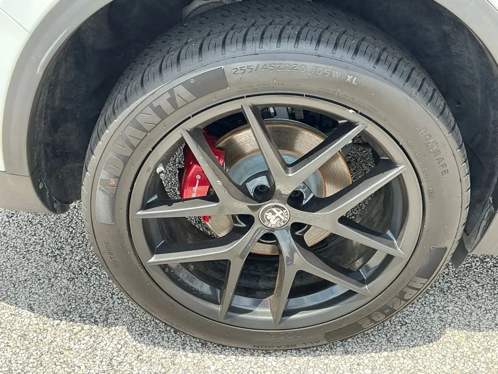 Used 2019 White Alfa Romeo Base image 20