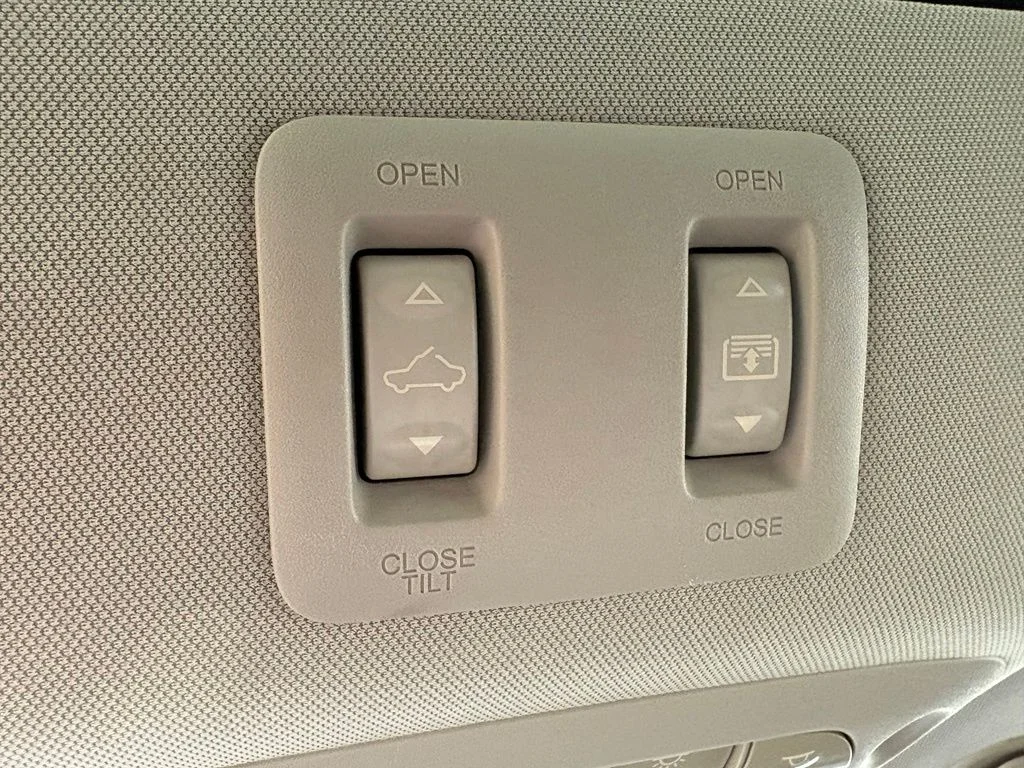 Used 2019 Orange Nissan Platinum image 37