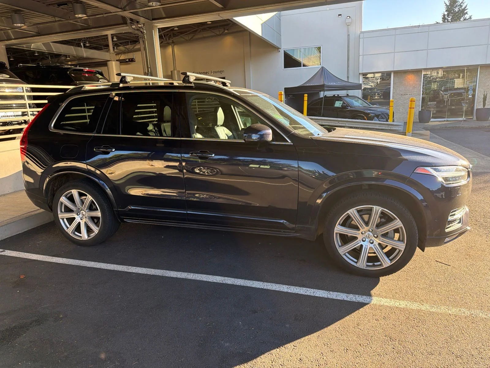 Used 2019 Blue Volvo T6 Momentum image 4