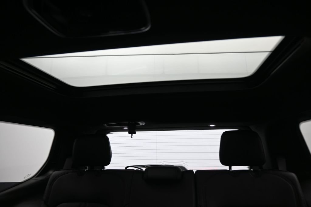 New 2026 Bright White Clear-Coat Exterior Paint Jeep Limited Reserve image 12