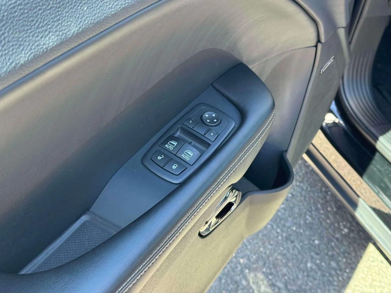 Used 2016 Pitch Black Clearcoat Dodge SRT Hellcat image 19