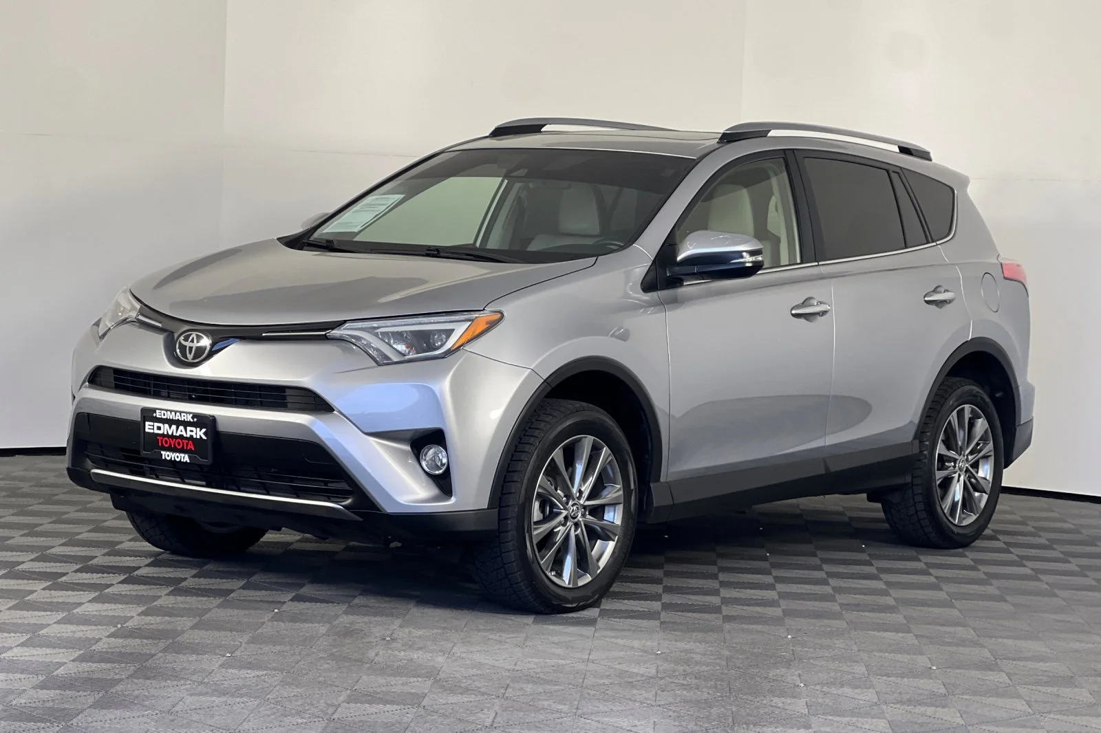 Used 2018 Silver Sky Metallic Toyota Limited image 7