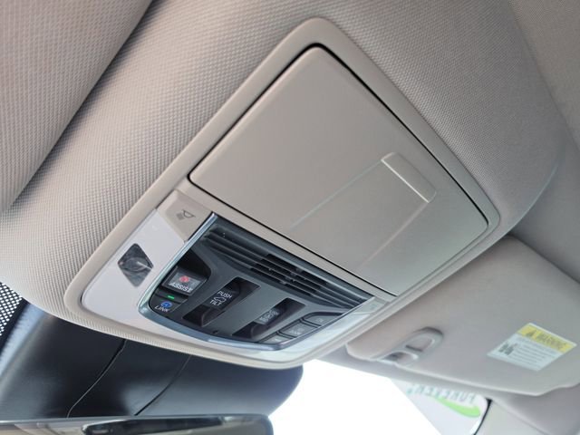 Used 2022 White Acura w/Technology Package image 31