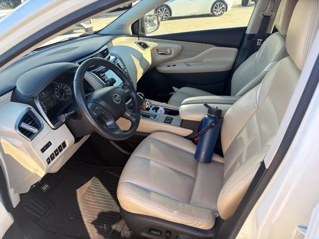 Used 2022 White Nissan SL image 9