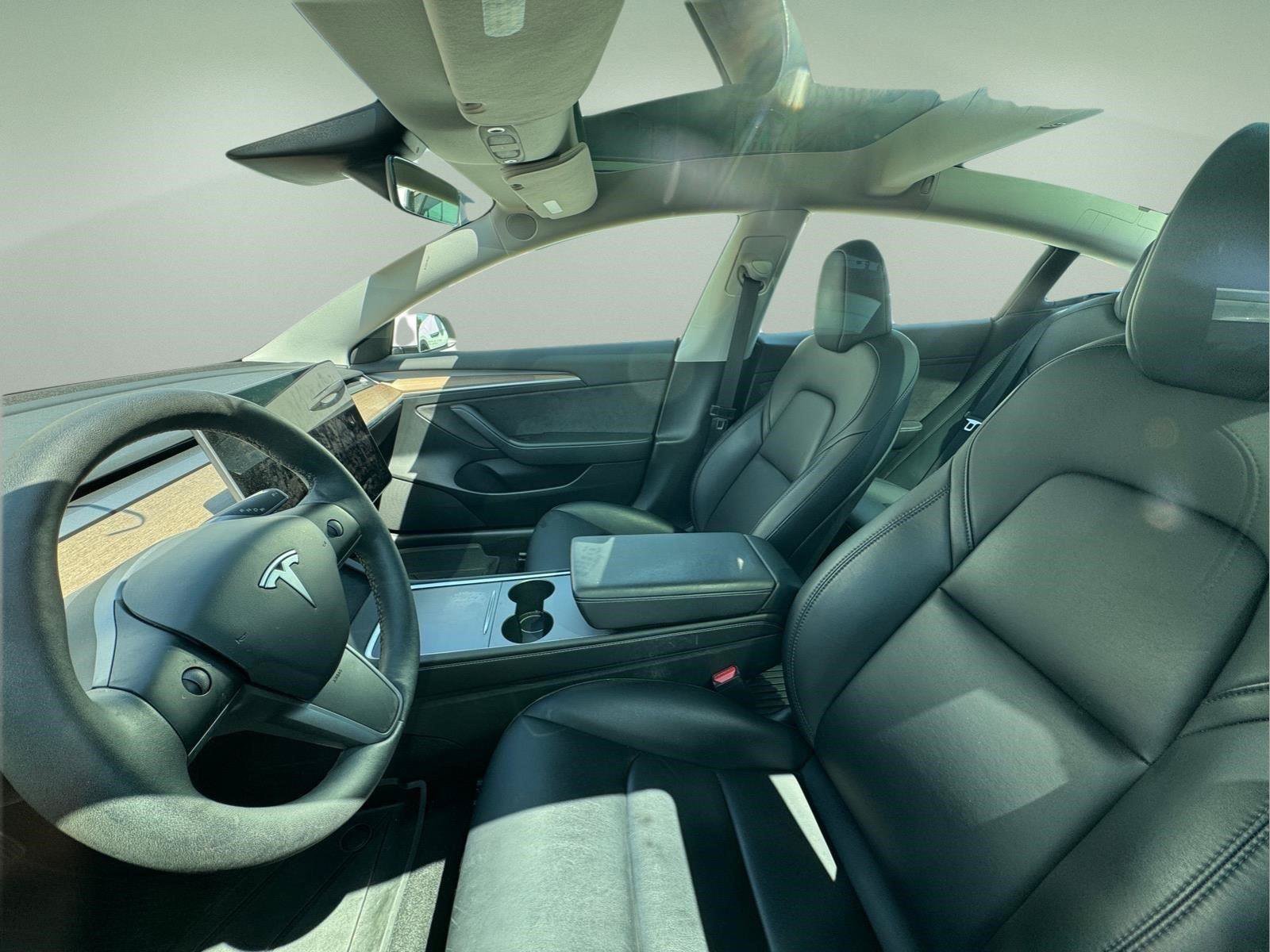 Used 2023  Tesla  image 6